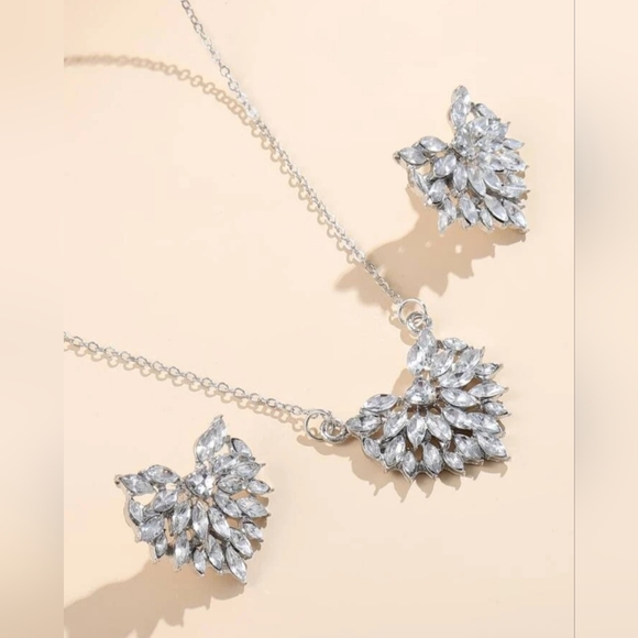 Bundle Deal ✨️✨️ ! 3pcs Rhinestone Decor Jewelry Set BRAND NEW ✨️ 😍 - Picture 2 of 4